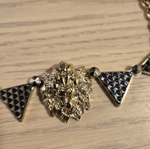 Katy Perry Roar Charm Necklace Lion Head Triangles Chunky Gold Chain - Picture 2 of 9